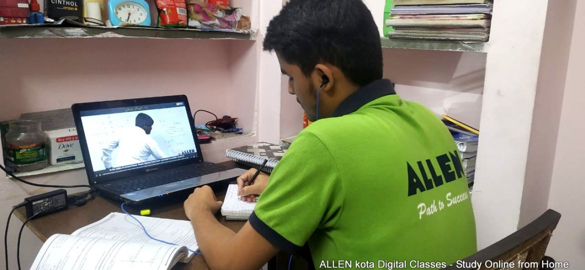 students during lockdown allen online class