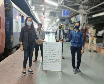 kota coaching students at station for going home