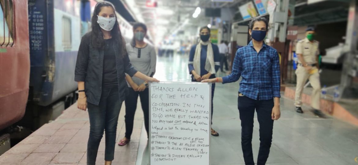 kota coaching students at station for going home