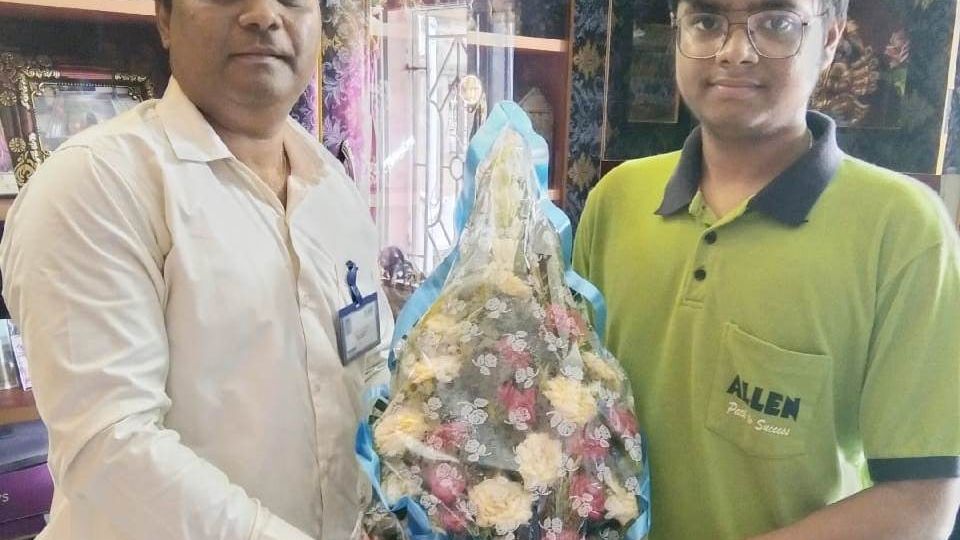 Allen student Himanshu Shekhar tops WB JEE